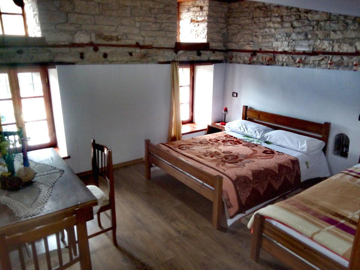 Guesthouse Celo Gjirokastër Esterno foto