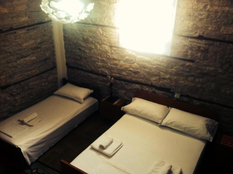 Guesthouse Celo Gjirokastër Esterno foto