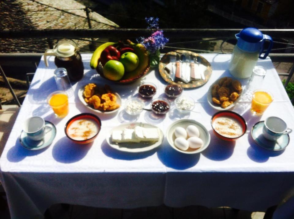 Guesthouse Celo Gjirokastër Esterno foto