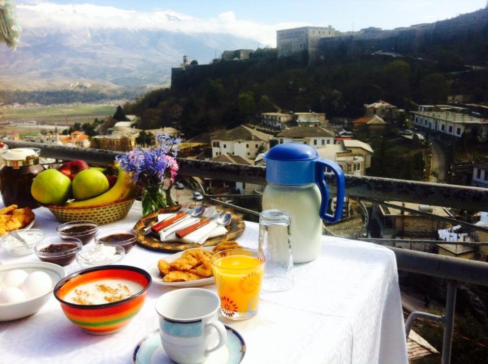 Guesthouse Celo Gjirokastër Esterno foto