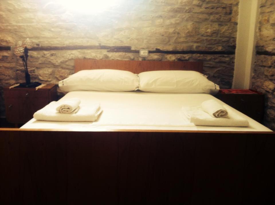 Guesthouse Celo Gjirokastër Esterno foto