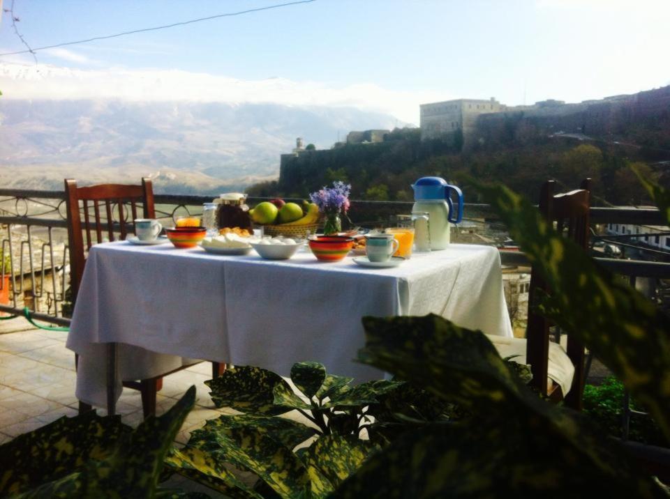 Guesthouse Celo Gjirokastër Esterno foto