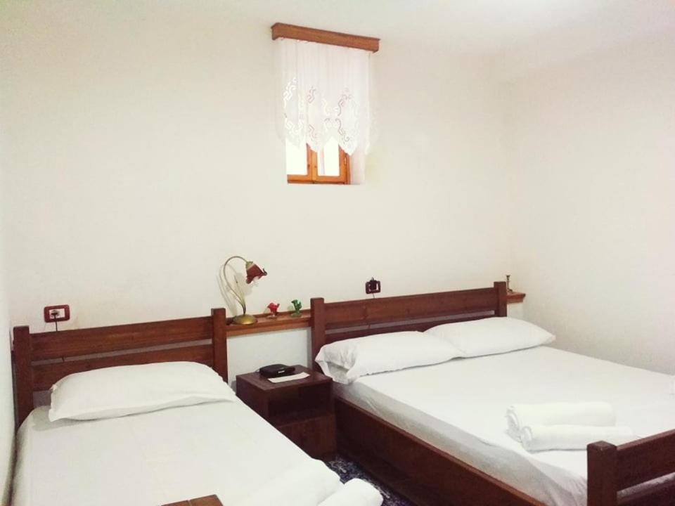Guesthouse Celo Gjirokastër Esterno foto