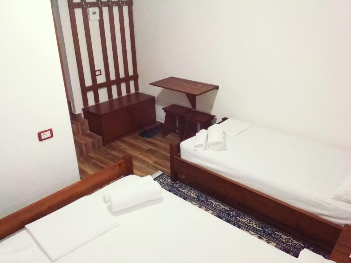 Guesthouse Celo Gjirokastër Esterno foto